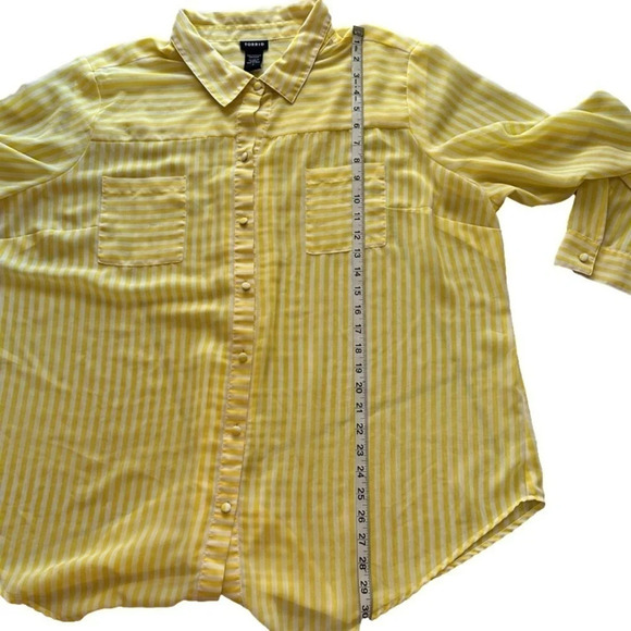 Torrid Long Sleeve Button Down Top Sheer Yellow White Stripes Summer 3X - Picture 4 of 5